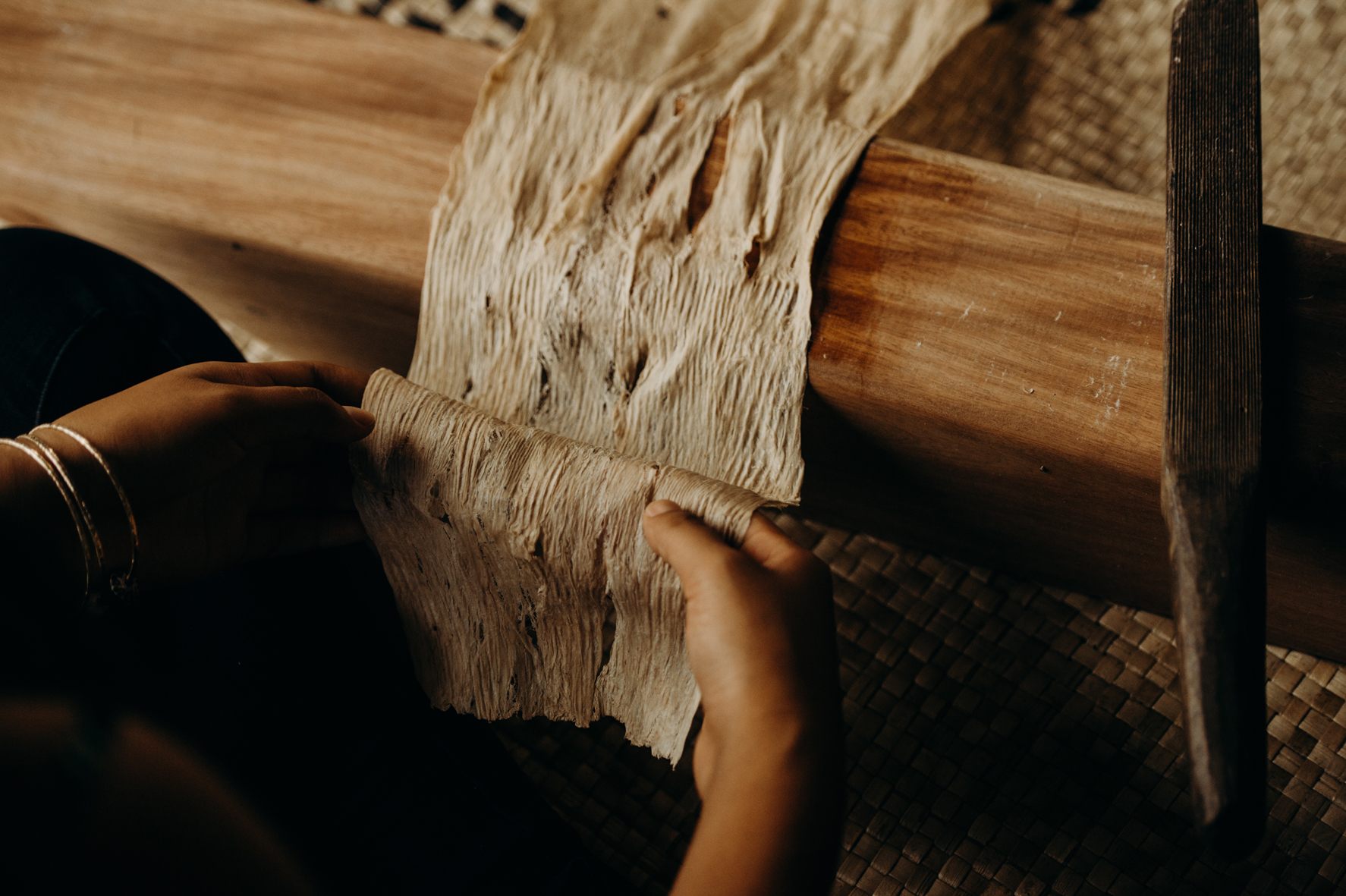Maui artisan working Maui artisan working