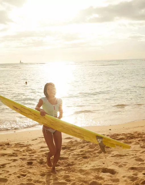 A sunny day surfing in Oʻahu