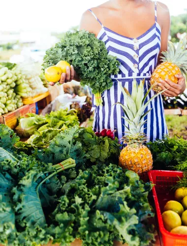 Women buying produce at a Farmers Market on Kauaʻi in Hawaiʻi 