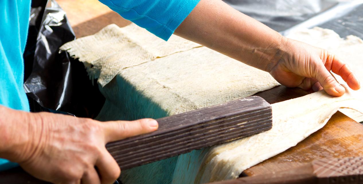 Big Island Arts and Culture - artisan working Big Island Arts and Culture - artisan working