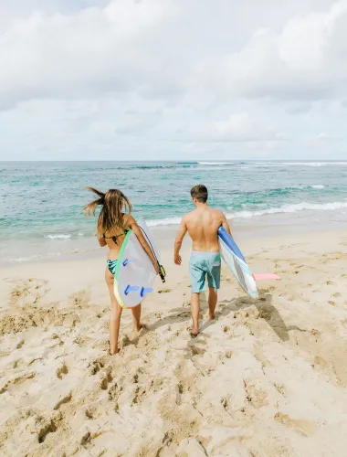 Surfers on the North Shore of Oʻahu in Hawaiʻi
