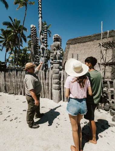 Park ranger giving a tour at Puʻuhonua o Hōnaunau National Historical Park on the island of Hawaiʻi