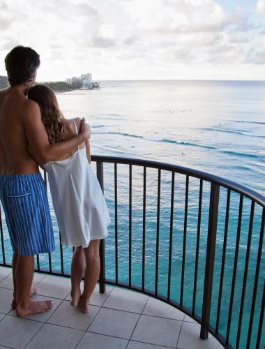 Romantic beach honeymoon in Kauai