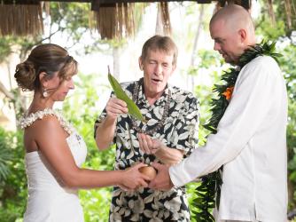 Brauchten Ein Wenig Schatten An Diesem Hawaii Lei Hochzeit