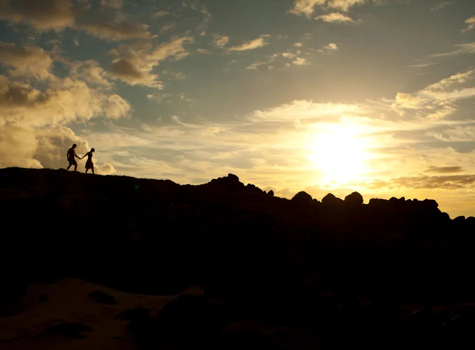 Hikers exploring Pāpōhaku on Molokaʻi in Hawaiʻi