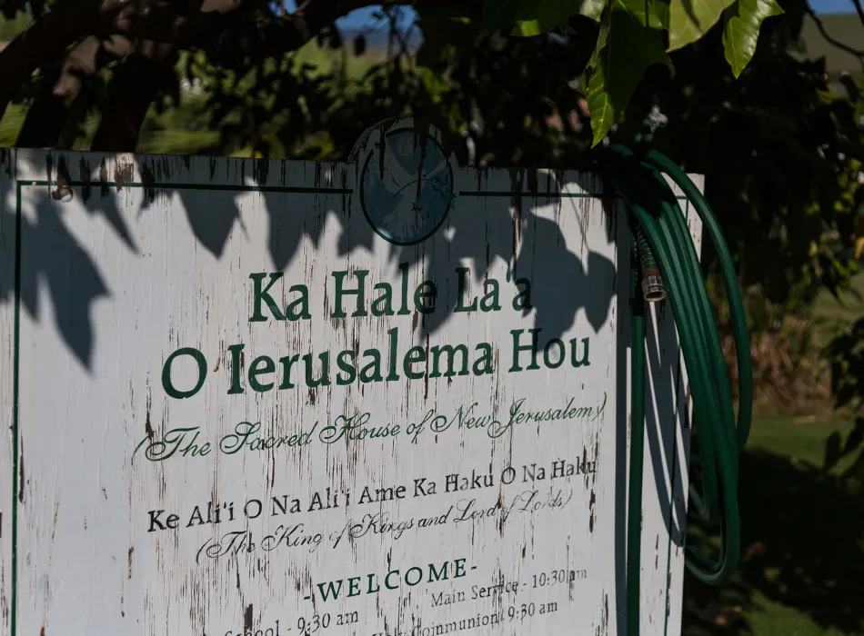 Sign of a historic church with Hawaiian and English on Molokaʻi in Hawaiʻi