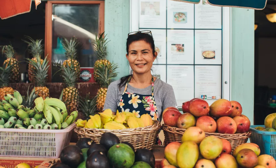 Woman selling produce at a local Hawaiian farmers market